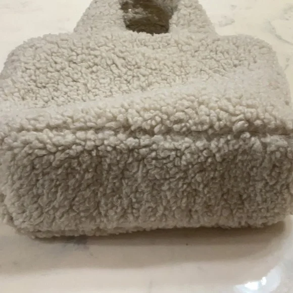 Aspen fluffy purse - Picture 4 of 8
